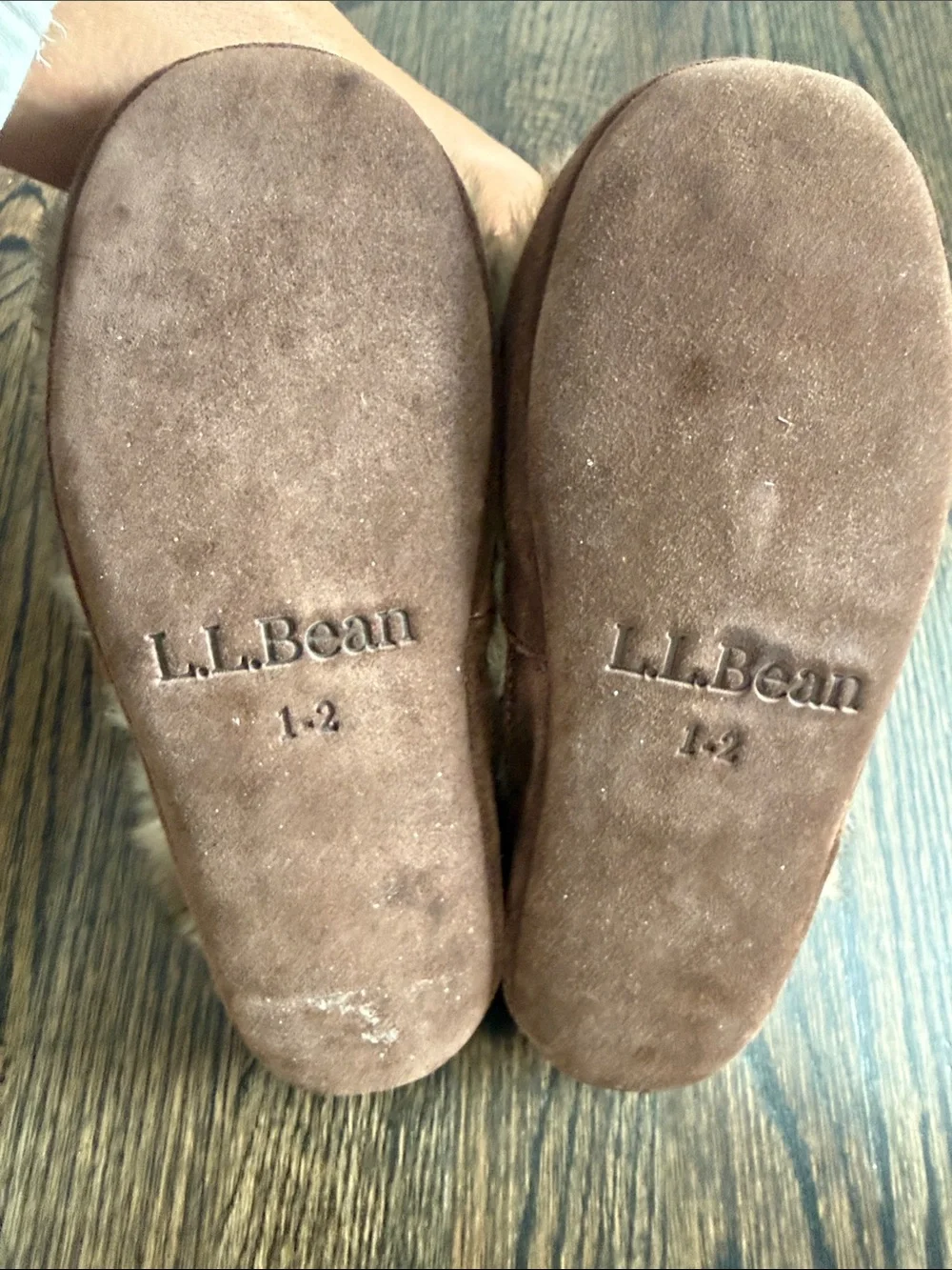 LL Bean Kids Animal Slippers, suede, like new, size 1-2 (Nut Brown Bear)